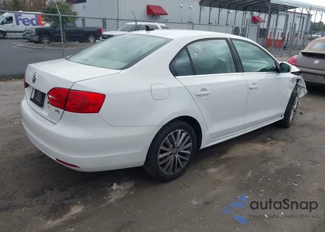 2014 Volkswagen Jetta 1.8T Sel z USA, uszkodzony, nr VIN 3VWL07AJ2EM211280